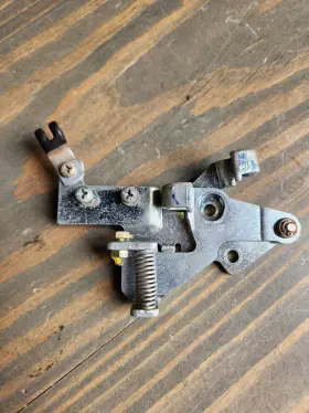 16027-mg9-741 Honda 1987 Gl1200 Goldwing Carburetor Plate Stay Assembly