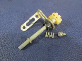 1j7-14922-00-00 Yamaha Xs360 Carburetor Throttle Idle Screw W Bracket Xs750